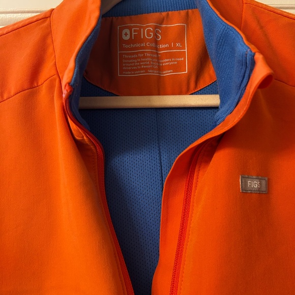 Figs Sydney Performance jacket - Picture 2 of 3